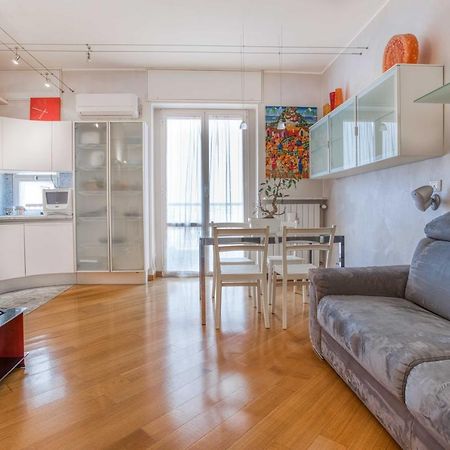Appartement Joivy Vibrant Flat With Balcony à Milan Extérieur photo