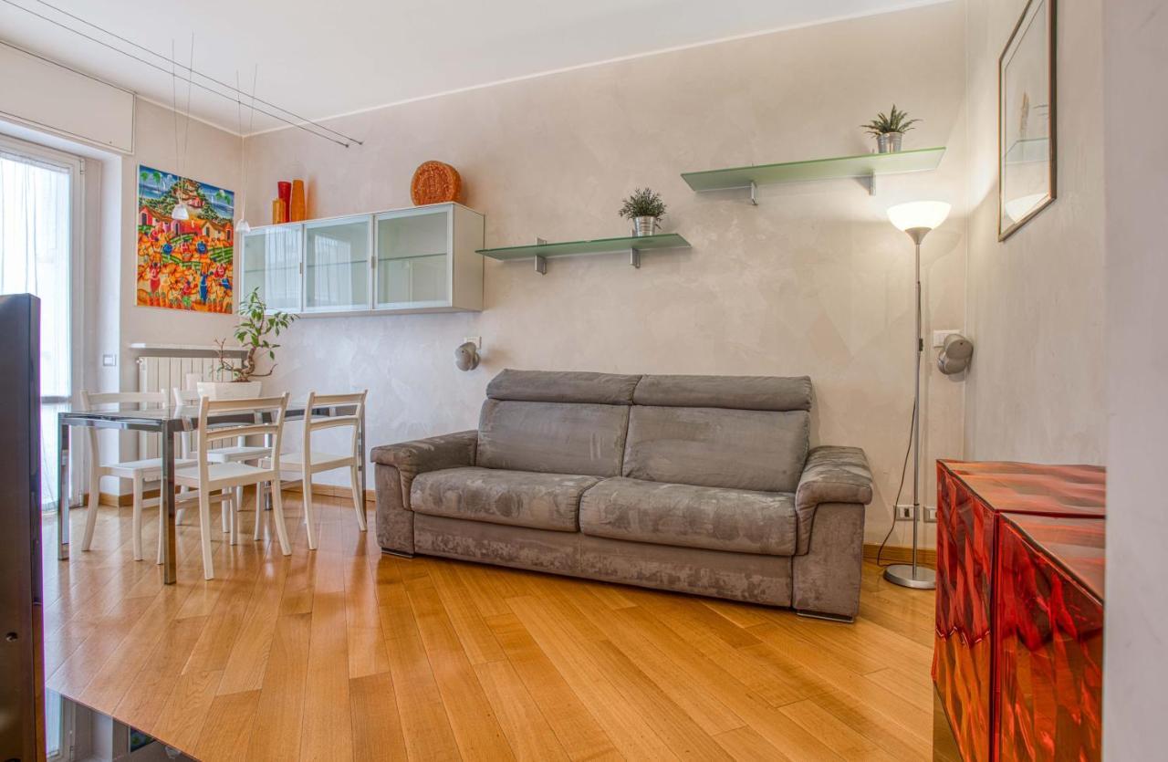 Appartement Joivy Vibrant Flat With Balcony à Milan Extérieur photo