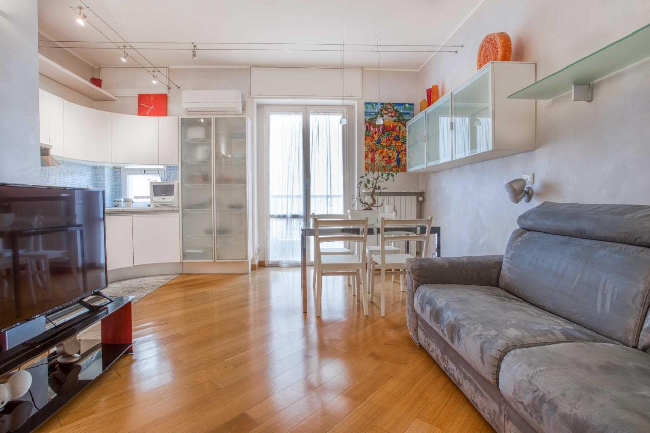 Appartement Joivy Vibrant Flat With Balcony à Milan Extérieur photo
